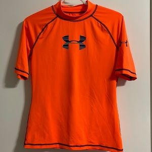 Under Armor fitted heat gear t shirt. 
ed heat gear t shirt.